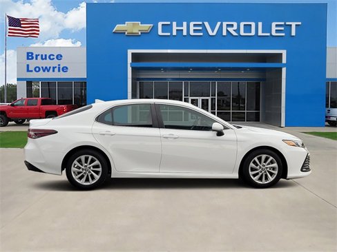 Used 2023 Toyota Camry LE image 6