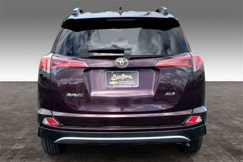 Used 2018 Toyota RAV4 XLE image 5