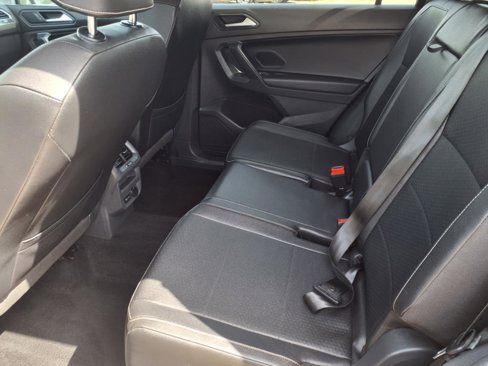 Used 2021 Volkswagen Tiguan SE image 12