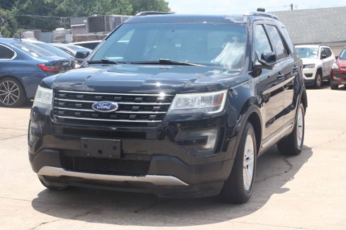 Used 2016 Ford Explorer XLT w/ Equipment Group 202A image 3