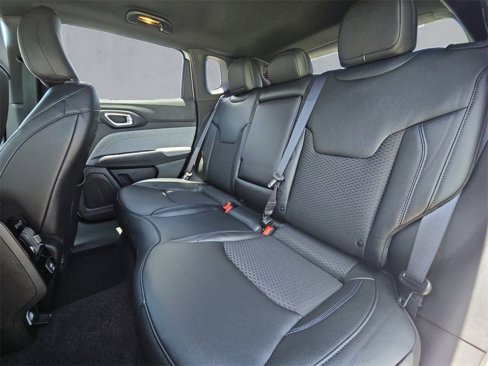 New 2025 Jeep Compass Latitude image 13