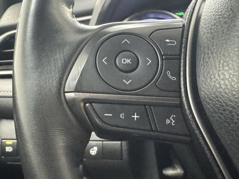 Used 2021 Toyota Camry SE w/ Cold Weather Package image 16