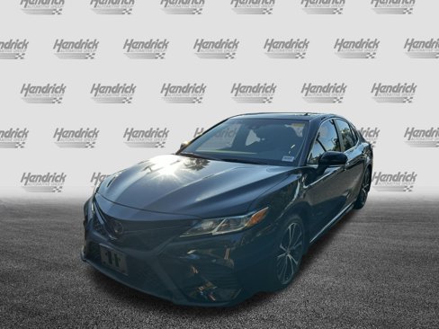 Used 2018 Toyota Camry SE image 5