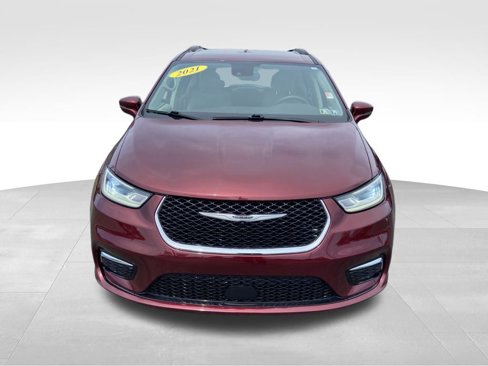 Used 2021 Chrysler Pacifica Touring image 2