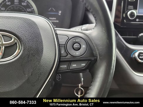 Used 2021 Toyota Corolla LE image 25