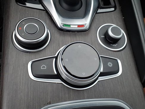 Used 2020 Alfa Romeo Giulia Ti w/ Nero Edizione image 26
