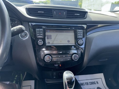 Used 2018 Nissan Rogue Sport SL image 12
