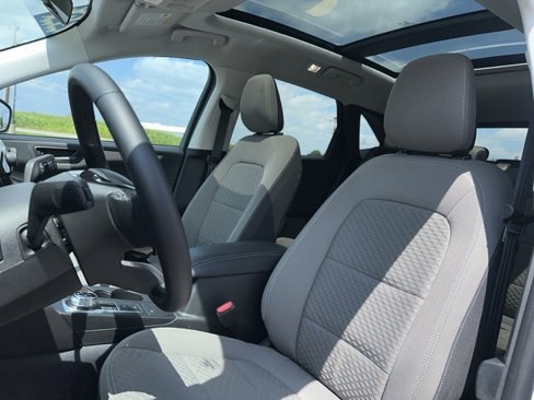 Used 2022 Ford Escape SE w/ SE Sport Appearance Package image 14