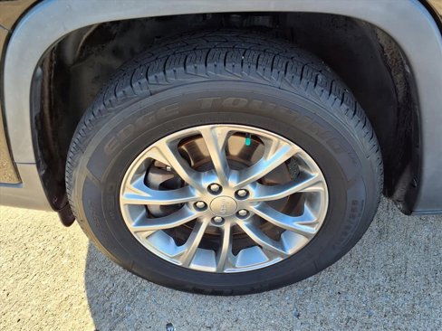 Used 2019 Jeep Cherokee Latitude Plus image 19