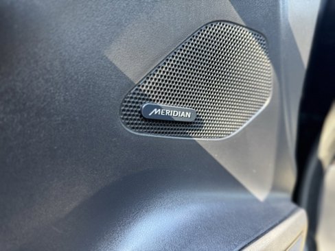 Used 2019 Jaguar F-PACE Premium image 11
