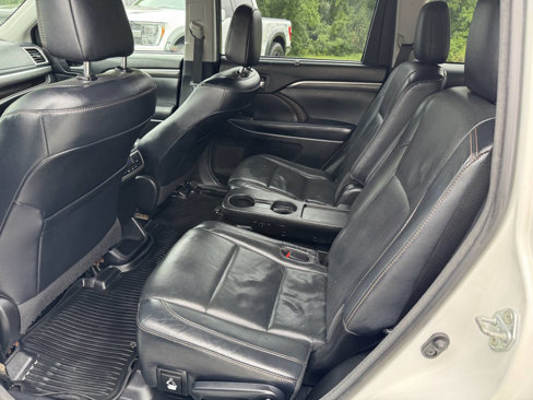 Used 2018 Toyota Highlander AWD V6 image 7