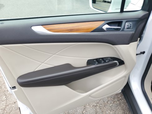 Used 2019 Lincoln MKC Select w/ Select Plus Package image 10