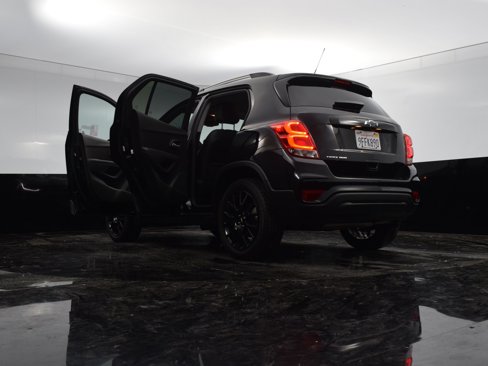 Used 2022 Chevrolet Trax LT w/ Midnight Edition image 37