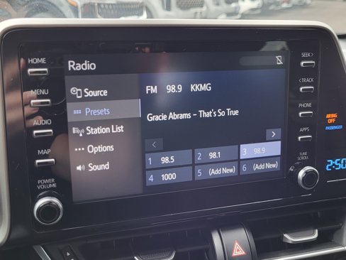 Used 2019 Toyota C-HR XLE image 24
