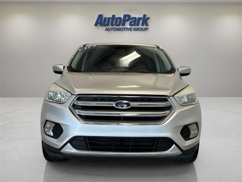 Used 2017 Ford Escape SE image 2