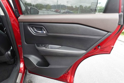 Used 2022 Nissan Rogue SV w/ SV Premium Package image 25