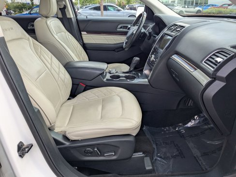 Used 2018 Ford Explorer Platinum image 39
