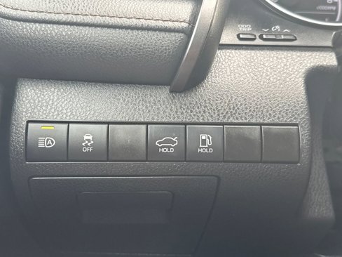 Used 2020 Toyota Camry LE image 29