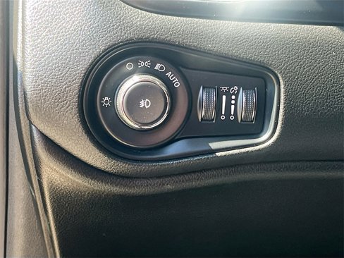 Used 2021 Jeep Renegade Latitude image 10