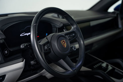 Used 2024 Porsche Cayenne E-Hybrid image 10