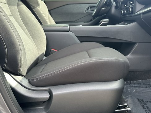 Used 2023 Nissan Rogue S image 16