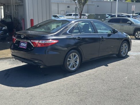 Used 2016 Toyota Camry SE image 5