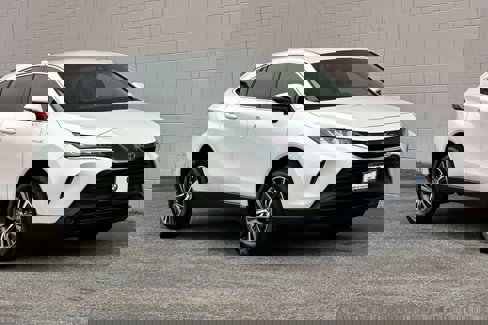 Used 2021 Toyota Venza LE image 5