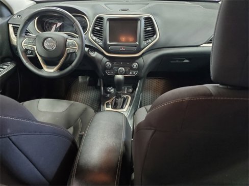 Used 2017 Jeep Cherokee Latitude w/ Cold Weather Group image 24