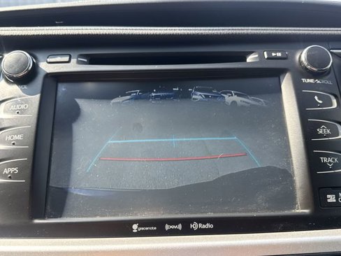 Used 2017 Toyota Highlander SE image 11
