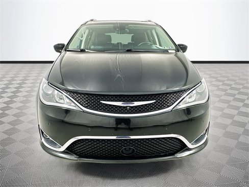 Used 2018 Chrysler Pacifica Touring-L w/ Advanced Safetytec Group image 2