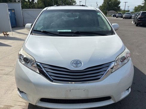 Used 2016 Toyota Sienna L image 17