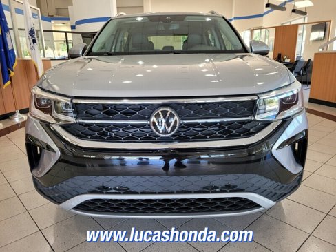 Used 2022 Volkswagen Taos SEL image 2