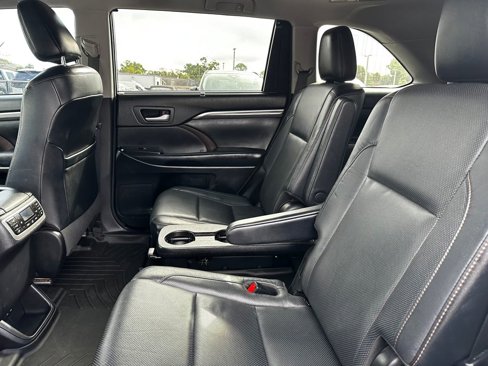 Used 2017 Toyota Highlander Limited Platinum image 35