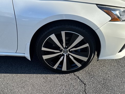 Used 2019 Nissan Altima 2.5 SR w/ SR Premium Package image 11