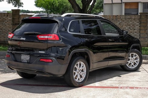Used 2017 Jeep Cherokee Latitude w/ Comfort/Convenience Group image 15