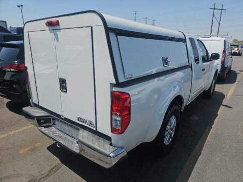 Used 2016 Nissan Frontier SV image 3