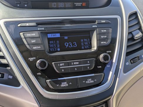 Used 2015 Hyundai Elantra SE image 21