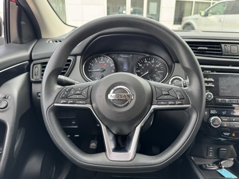 Used 2018 Nissan Rogue Sport SV image 19