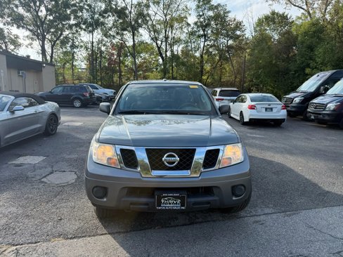 Used 2016 Nissan Frontier SV image 2
