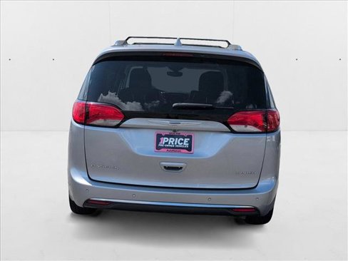 Used 2018 Chrysler Pacifica Limited image 7