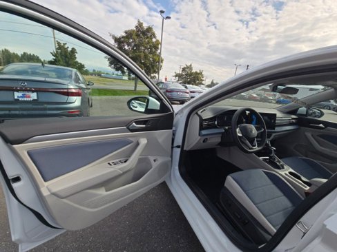 New 2025 Volkswagen Jetta SE image 21