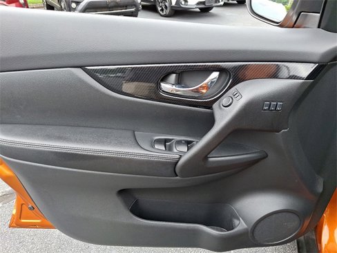 Used 2019 Nissan Rogue SL w/ Premium Package image 13