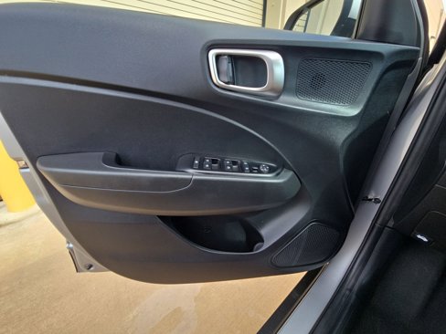 Used 2024 Hyundai Venue SEL image 10