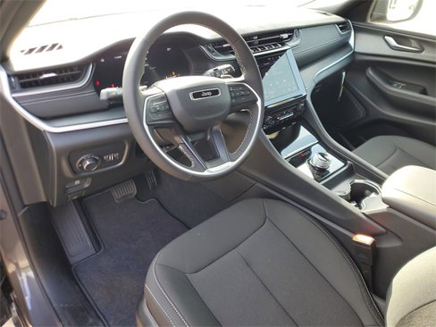 New 2025 Jeep Grand Cherokee L Laredo image 18
