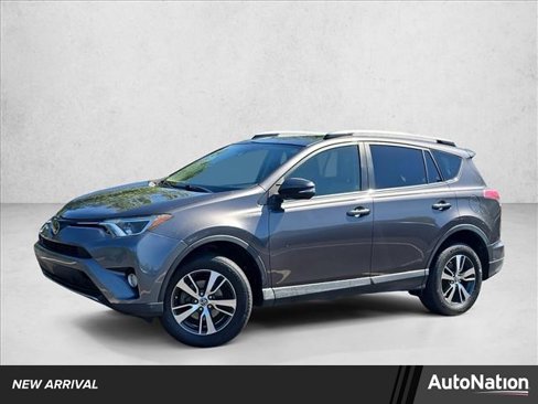 Used 2018 Toyota RAV4 XLE image 1