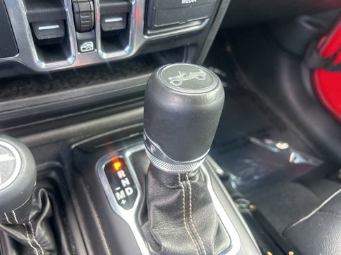 Used 2018 Jeep Wrangler Unlimited Sahara image 13