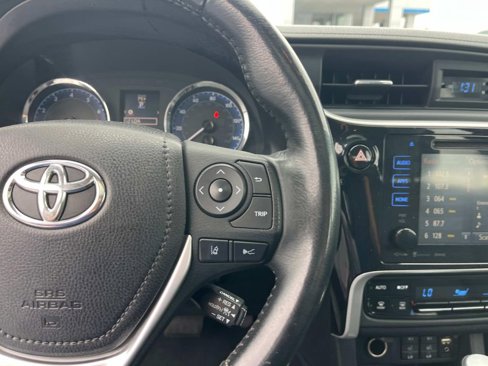 Used 2019 Toyota Corolla XLE image 18