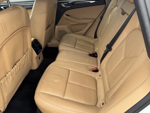 Used 2017 Porsche Macan image 11