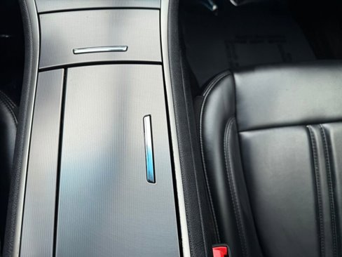 Used 2020 Lincoln MKZ image 21