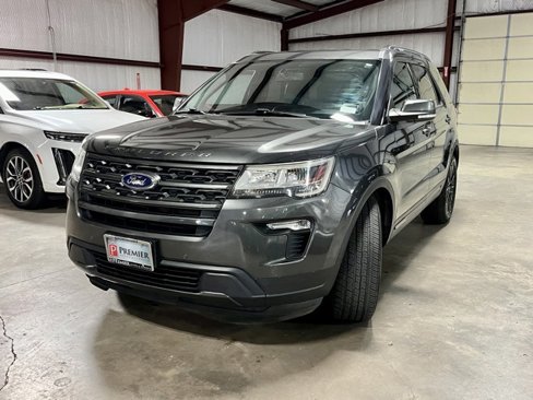 Used 2019 Ford Explorer XLT w/ Equipment Group 202A image 3